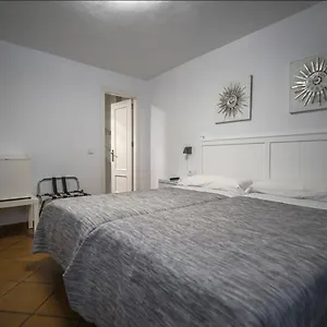 https://hostal-san-ramon.hoteles-andalucia.com
